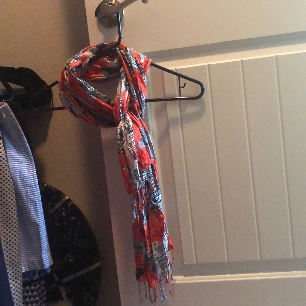 Cute spring scarf!